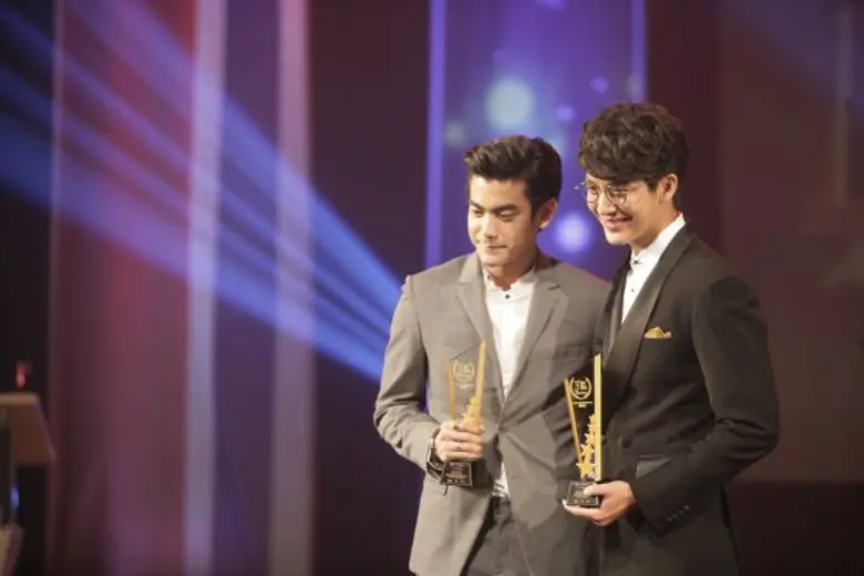 นิชคุณสุดปลื้ม!! บินด่วนรับรางวัลขวัญใจแดนมังกร ในงาน “Thailand Headlines Person of The Year Awards 2015”