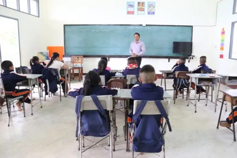 เหตุจาก "ครูต้นแบบ" ที่มาร่วมในเวทีพูนพลั...