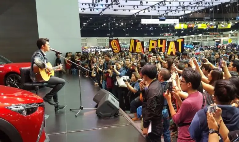 ยอดจองมาสด้ากระหึ่มงานมอเตอร์เอ็กซ์โป ไฮไลท์มาสด้า2 รุ่นปี 2016 รถที่ประหยัดเป็นมิตรต่อสิ่งแวดล้อม ได้สิทธิ์ลดภาษีใหม่ตามข้อกำหนดของภาครัฐ