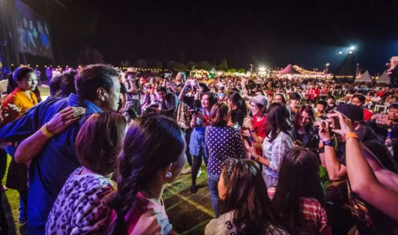 เบิร์ดกะฮาร์ท และพี่น้องศิลปิน กับ SCB Presents Winter Breeze 2015 Hosted by Byrd & Heart เทศกาลแห่งความชิลที่สุดในรอบปี