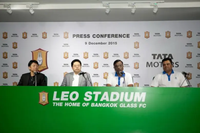 ภาพข่าว: ทาทา มอเตอร์ส เซ็นสัญญาสนับสนุน บางกอกกล๊าส เอฟซี บู๊ศึกไทยพรีเมียร์ลีก