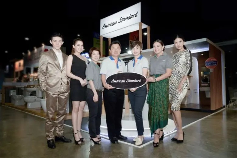 นางสาวสุดา เหมสมัน (ที่ 2 จากขวา) ผู้จัดก...