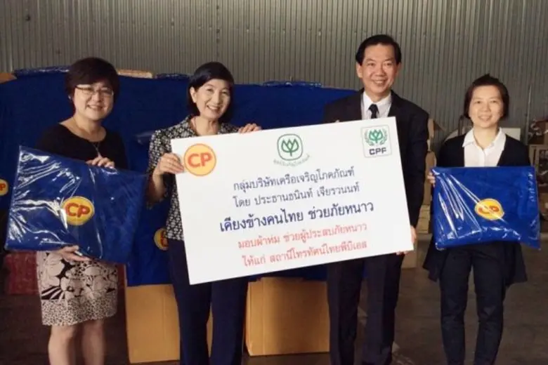 นายอภัยชนม์ วัชรสินธุ์(ที่ 2 จากขวา)รองกร...