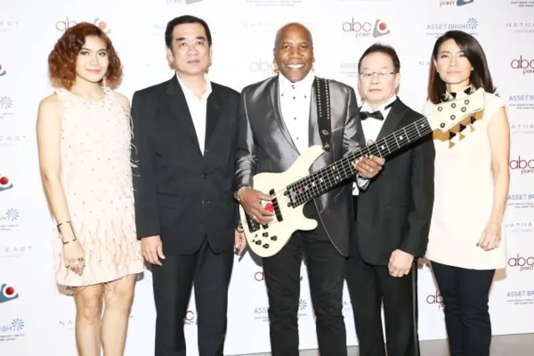 คุณจิรภัทร วีรชยทองคำ (ที่ 2 จากซ้าย) รอง...