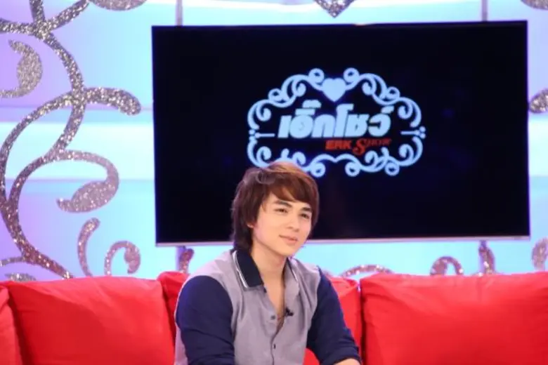 ทีวีไกด์: รายการ "เอิ๊กโชว์" “แน็ก ชาลี” ทำ “เอิ๊ก พรหมพร” เขิน!!หยอด..ชอบผู้หญิงอายุเยอะกว่า!!!