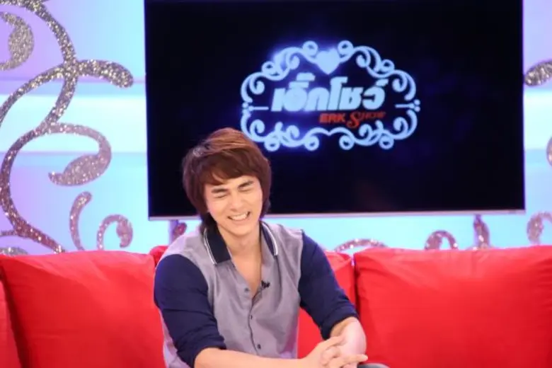 ทีวีไกด์: รายการ "เอิ๊กโชว์" “แน็ก ชาลี” ทำ “เอิ๊ก พรหมพร” เขิน!!หยอด..ชอบผู้หญิงอายุเยอะกว่า!!!