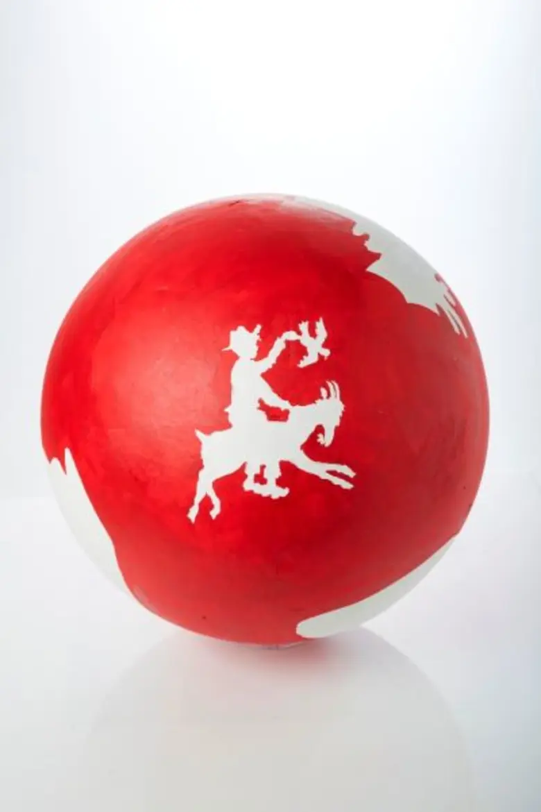 8 เอกอัครราชทูต ร่วมส่งความสุขต้อนรับคริสต์มาสและปีใหม่ ผ่านคริสต์มาสบอลเพ้นท์ติ้งสุดน่ารัก