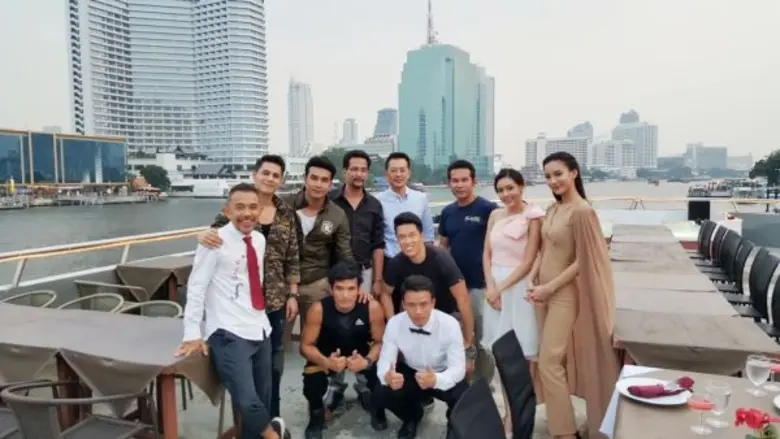 โอริเว่อร์ บีเว่อร์ ผู้จัดละครค่าย Nine B...