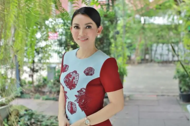 เห็นหน้าจอ ปุ้ย พิมลวรรณ หุ่นทองคำ พิธีกร...