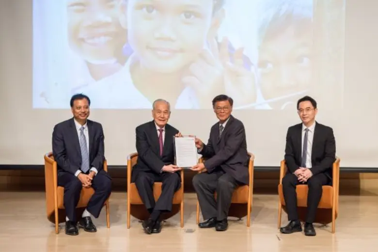 นายประสงค์ ธาราไชย ประธานกรรมการบริษัท (ท...