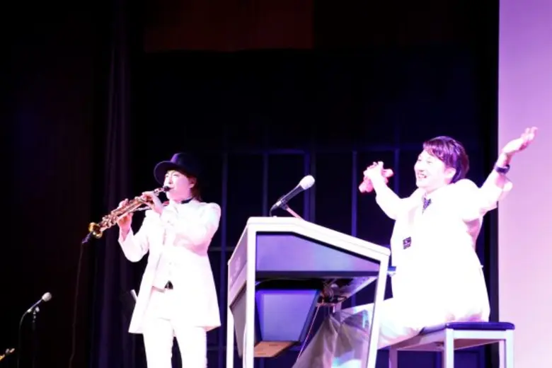 ศิลปินดูโอแดนอาทิตย์อุทัย โอเซโดะคิชิมะ (OosedoChishima) ช่วยเด็กไทยเรียนหนังสือ