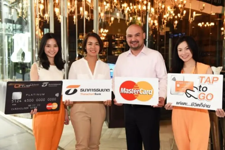 นางธีรนารถ พ่วงมหา (คนที่ 2 จากซ้าย) ผู้อ...