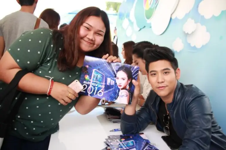 ช่อง 7 สี ชวนแฟนๆ รอกระทบไหล่ ดาราและผู้ประกาศข่าวคนโปรด ส่งความสุขผ่านปฏิทินปีใหม่ 2559