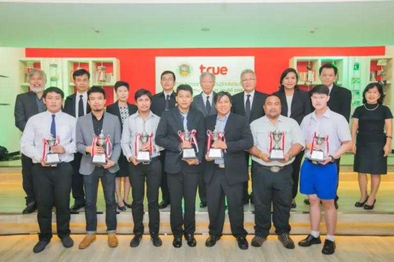 ดร.อาชว์ เตาลานนท์ (กลาง) รองประธานกรรมกา...