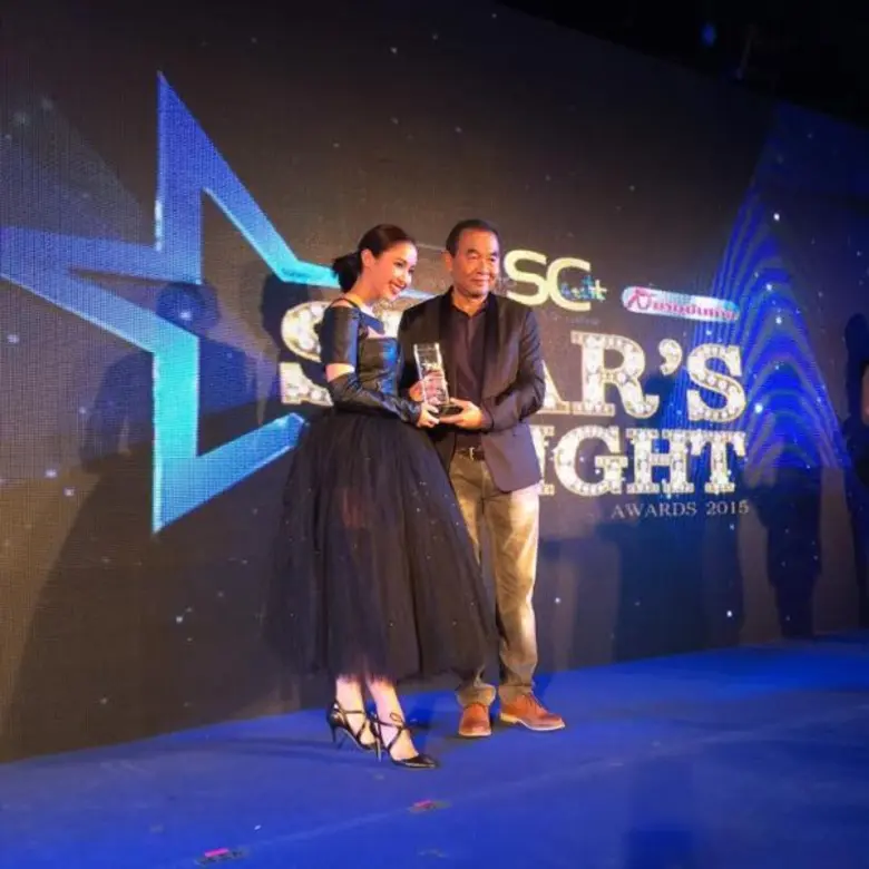 “น้ำชา” คว้ารางวัล “50 Sexiest Of The Year” งาน “Star’s Light Awards 2015”