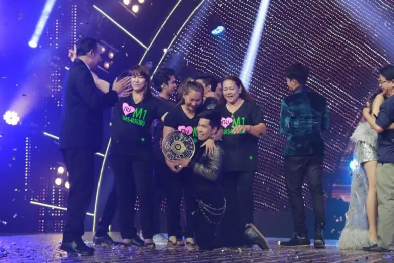 ทีวีไกด์: รายการ "ชิงช้าสวรรค์ไมค์ทองคำ ซีซั่น3" “กบ สุพจน์” หนุ่มสู้ชีวิตจากสระแก้ว ซิวแชมป์ “ไมค์ทองคำ 3” คว้าเงินล้านสำเร็จ