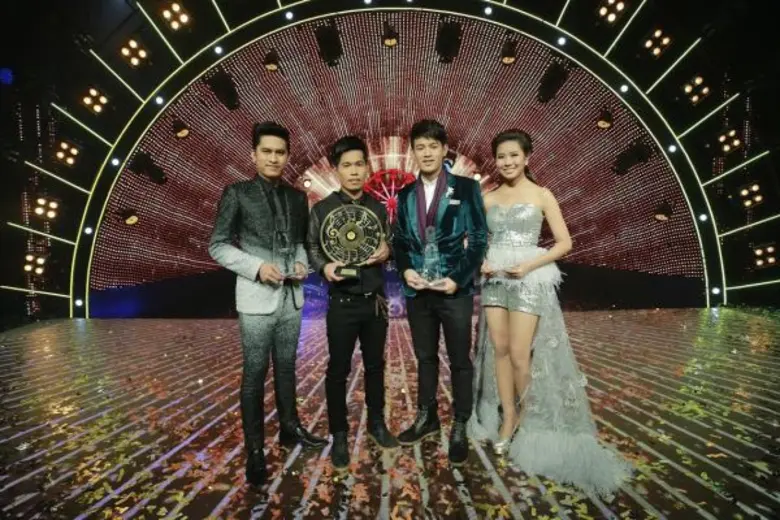 ทีวีไกด์: รายการ "ชิงช้าสวรรค์ไมค์ทองคำ ซีซั่น3" “กบ สุพจน์” หนุ่มสู้ชีวิตจากสระแก้ว ซิวแชมป์ “ไมค์ทองคำ 3” คว้าเงินล้านสำเร็จ