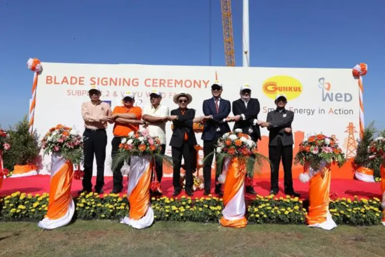 คุณกัลกุล ดำรงปิยวุฒิ์ ประธานกรรมการ บมจ....