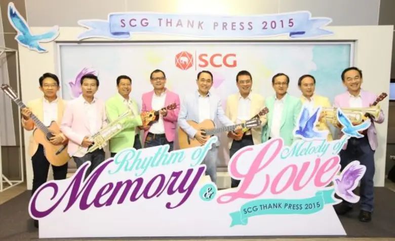 นายกานต์ ตระกูลฮุน (กลาง) กรรมการผู้จัดกา...