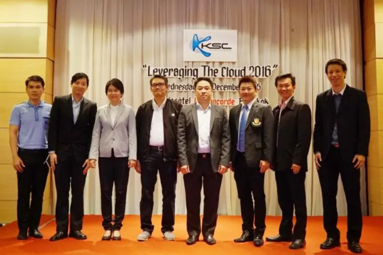 นายประพนธ์ พงษ์ประพัฒน์ (ที่ 4 จากขวา) ผู...