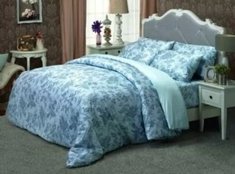 ชุดเครื่องนอนทิวลิป โดย บริษัท ทีแอล มาร์...