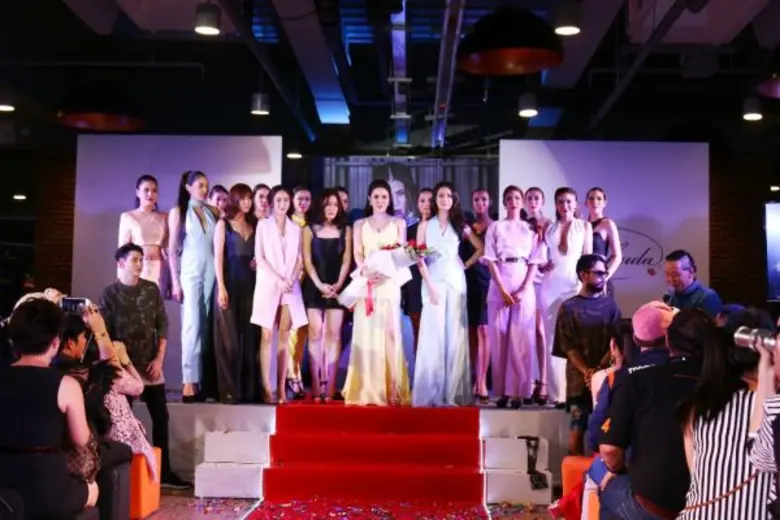 เมเปิ้ล-พัชชุดาญ์ ปลื้มปริ่ม!เพื่อนพ้องน้องพี่ร่วมงาน Grand Opening Machuda Brand Boutique Shop คับคั่ง