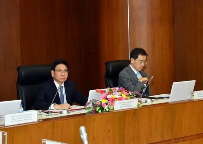 นายกุลิศ สมบัติศิริ อธิบดีกรมศุลกากร เป็น...