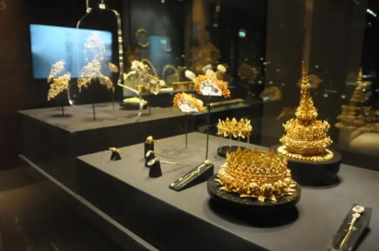 ศาลาเครื่องราชอิสริยยศ เครื่องราชอิสริยาภ...