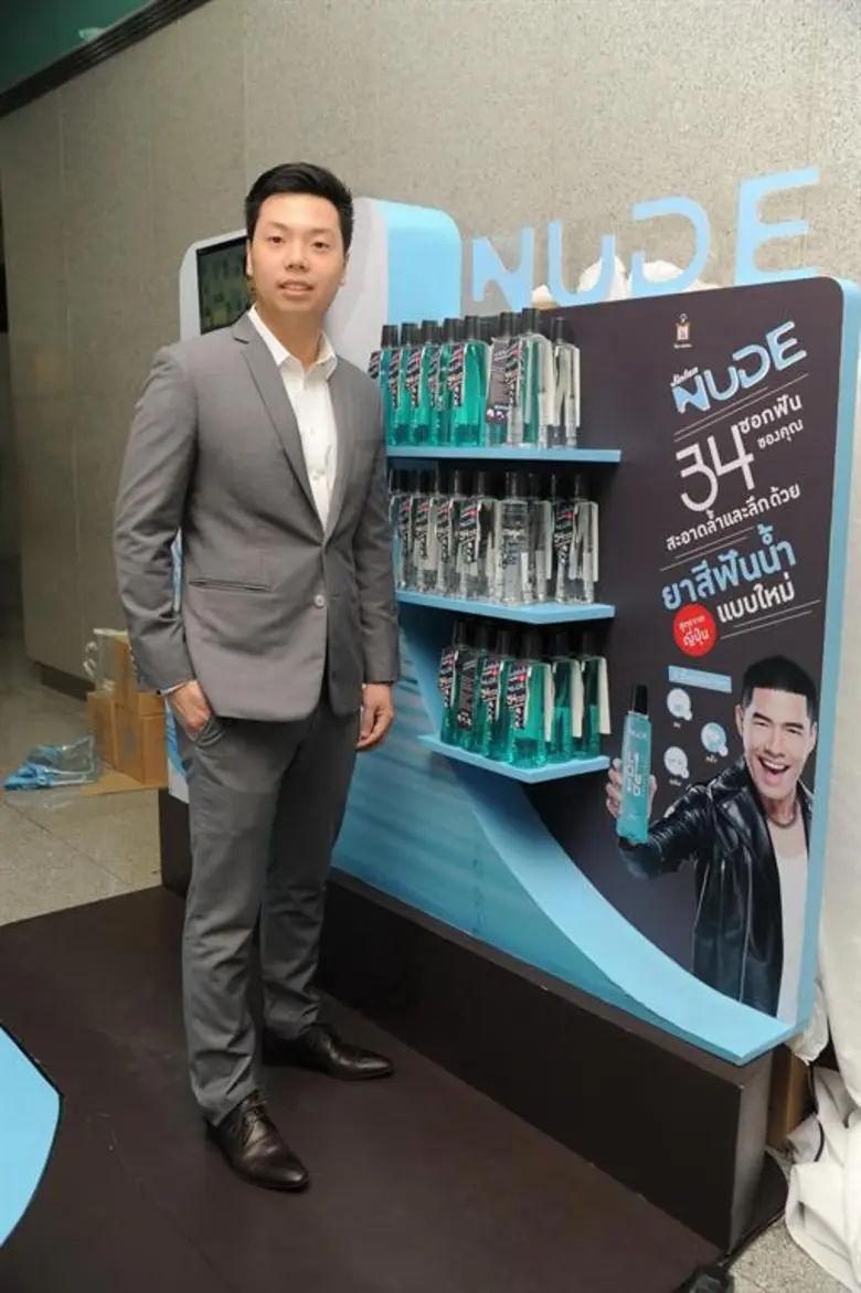 หนุ่มสาวออฟฟิตชาวกรุงดีด๊า!!เจอพิธีกรหนุ่ม วู้ดดี้ บุกเซอร์ไพรซ์ถึงออฟฟิต