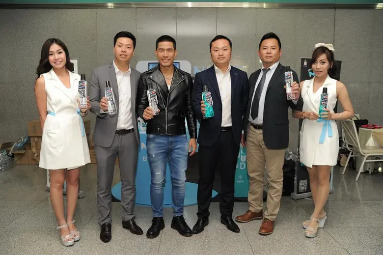 หนุ่มสาวออฟฟิตชาวกรุงดีด๊า!!เจอพิธีกรหนุ่ม วู้ดดี้ บุกเซอร์ไพรซ์ถึงออฟฟิต