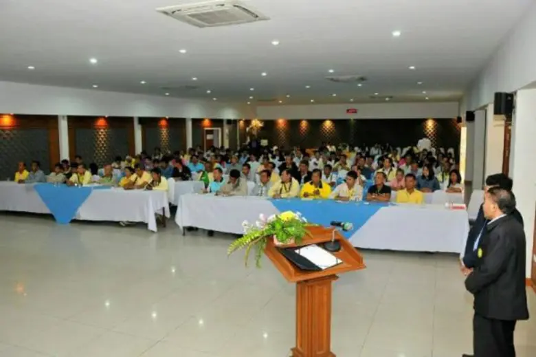 วันเสาร์ที่ 19 ธันวาคม พ.ศ. 2558 นายสุรเด...