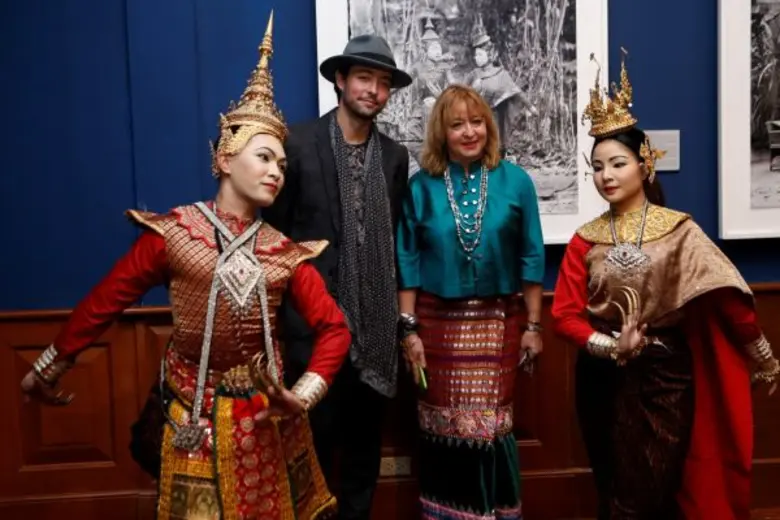 เสร็จสิ้นไปด้วยความเรียบร้อยสำหรับพิธีเปิ...