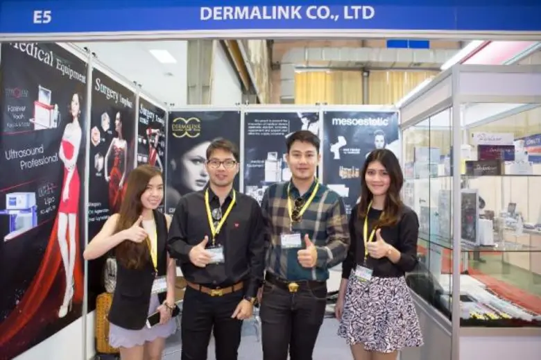 ธีร์ธวัช แร่จั่น (ที่ 2 จากซ้าย) ประธานบร...