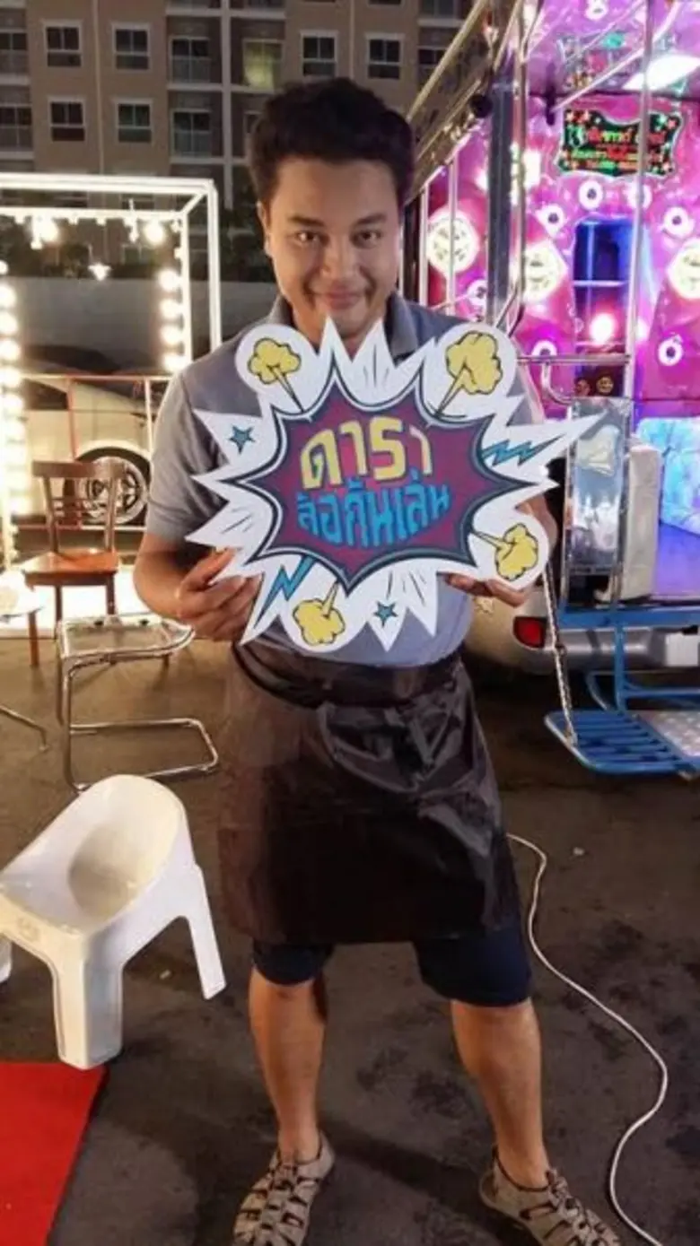 ทำเอาสาว ๆ ที่มาเดินชม เดินช็อปแถวตลาดนัด...