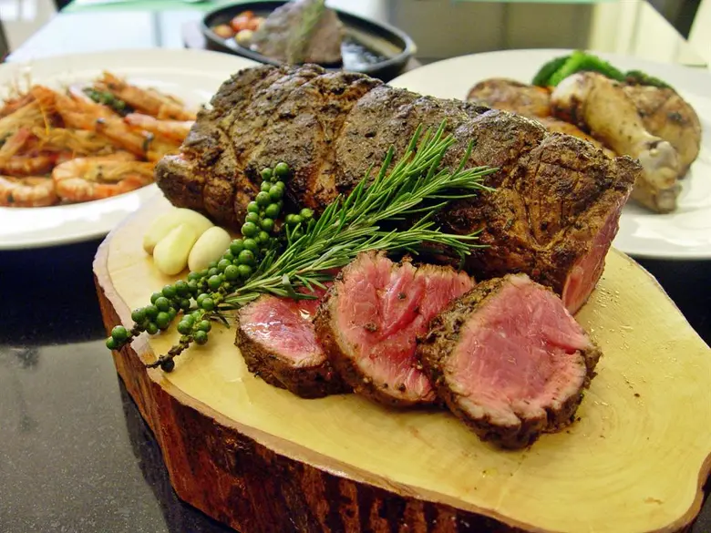 ห้องอาหารบลูสไปซ์ โรงแรมแกรนด์เซนเตอร์พอย...