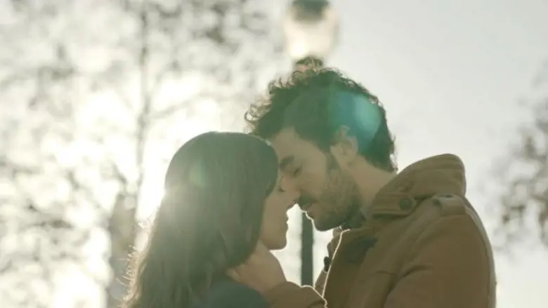 Movie Guide: BARCELONA CHRISTMAS NIGHT หยุดเหงาที่บาร์เซ ฯ สะกดหัวใจผู้ชม ถ่ายทำใน 3 โลเกชั่นโรแมนติกบรรยากาศฉลองปีใหม่ ของเมืองบาร์เซโลน่า ประเทศสเปน