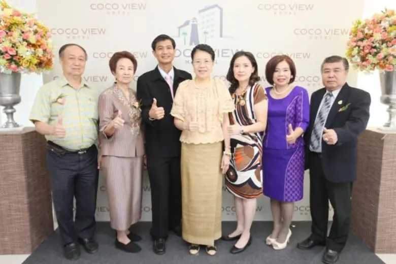 นายวีระนิจ เหลืองรัตนเจริญ และนางสาวตวงคุ...