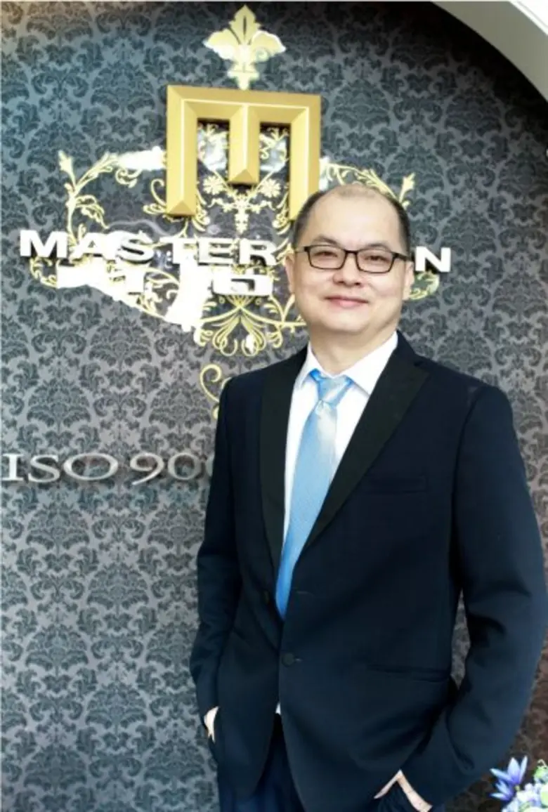 ยิ้มแก้มปริส่งท้ายปีแพะ .... นายอนันต์กร ...