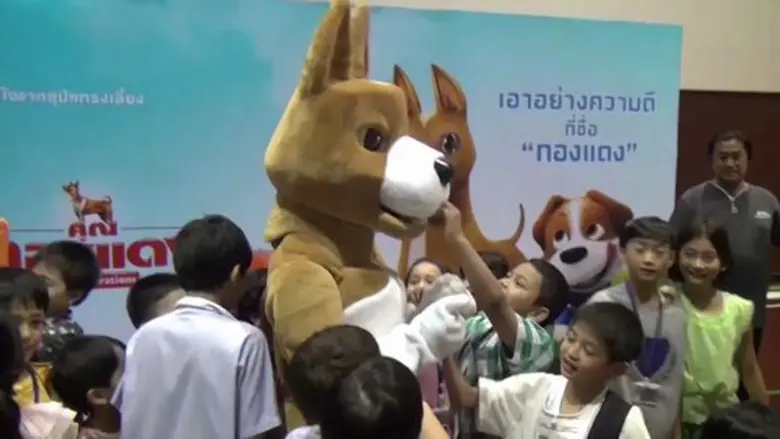 พ่อแม่ เซเลป นักแสดงซึ้งใจ แชร์สะพัดในโลกโซเชี่ยล ปรากฎการณ์“คุณทองแดง The Inspirations”ครองใจเด็กๆ รุมกอดและตกหลุมรัก 28 ธ.ค.เตรียมฉาย “สปป. ลาว” เสียดายแทนหากคนไทยไม่ได้ดู