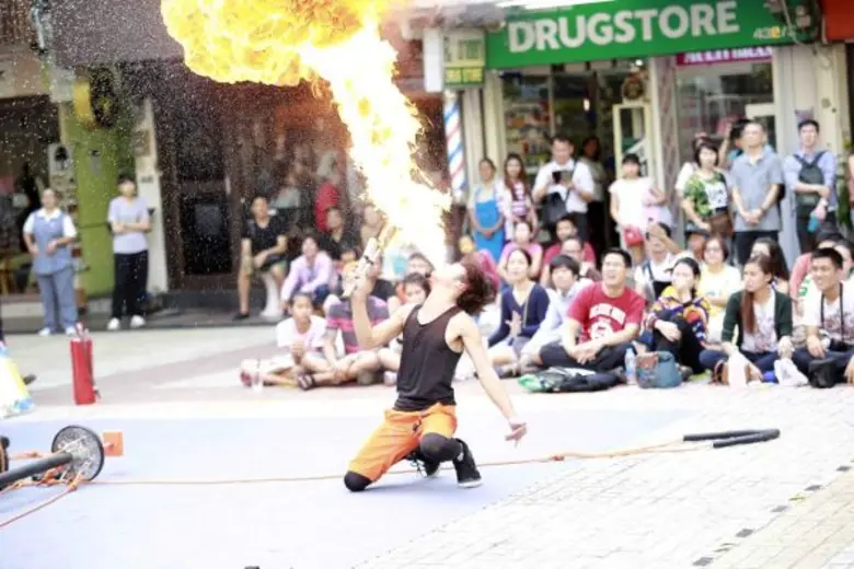 สุดระทึกเต้นกายกรรมบนเสาสูง ครั้งแรกของเมืองไทย!! Siam Street World Competition 2015