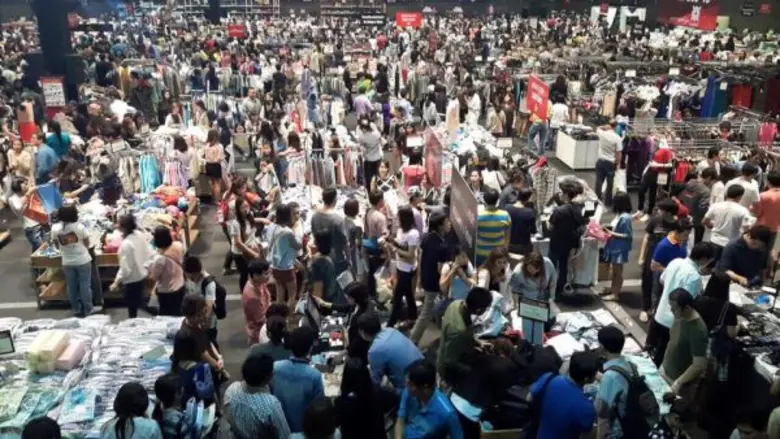 ห้างเซ็นทรัลลาดพร้าว จัดงานเคลียร์แลนซ์เซล ลดสูงสุด 90 %