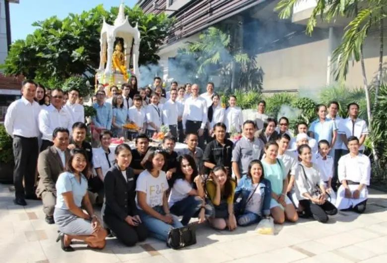 โรงแรมฮิลตัน พัทยา นำโดย มร. รูดอล์ฟ โทรส...