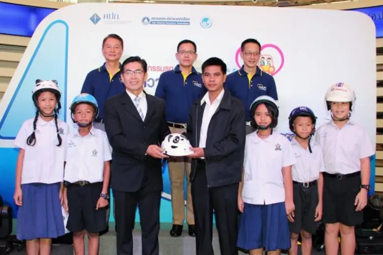 นายปกาศิต นิวาสวุฒิกิจ (ที่ 3 จากซ้าย) ผู...