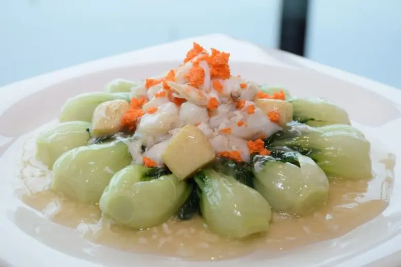 เชฟห้องอาหารจีน ดิ เอมเพอเรอร์ ของเราใช้ว...