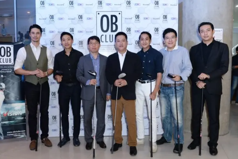 ศีกร ชีรณวาณิช (ที่ 4 จากซ้าย) ซีอีโอ บริ...