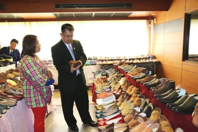 กสอ. แนะผู้ประกอบการชูนวัตกรรมเครื่องหนังไทย เร่งการรวมกลุ่ม เพื่อขับเคลื่อนไปด้วยกัน