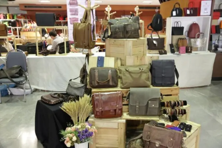 กสอ. แนะผู้ประกอบการชูนวัตกรรมเครื่องหนังไทย เร่งการรวมกลุ่ม เพื่อขับเคลื่อนไปด้วยกัน