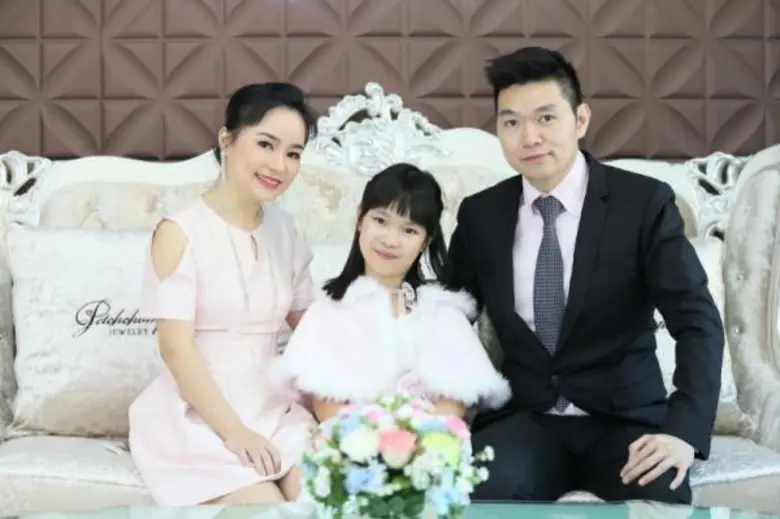 เมื่อวันที่ 19 ธ.ค. 58 เพชรชมพู จิวเวลรี่...