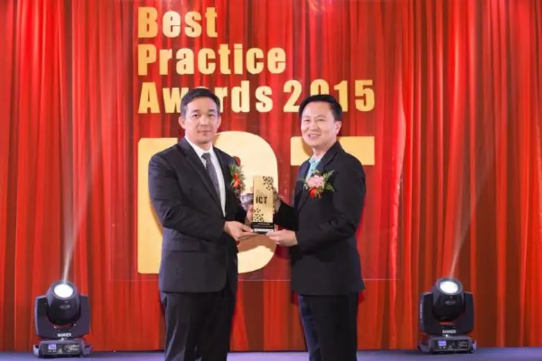 พ.อ.ผศ.ดร.สรรพชัย หุวะนันทน์ (ซ้าย) กรรมก...