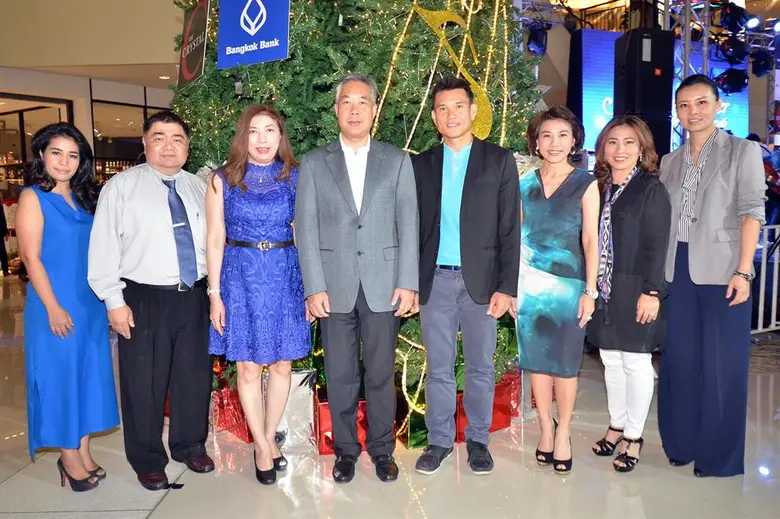 กวีพันธ์ เอี่ยมสกุลรัตน์ (ที่ 4 จากซ้าย) ...